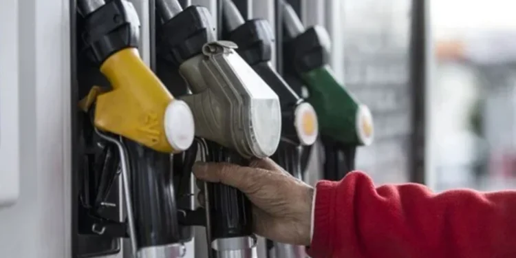 Benzine zam, otogaza ise indirim yapıldı