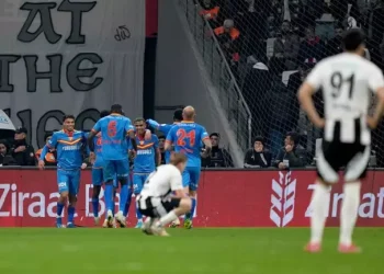"Beşiktaş, Göztepe'ye 3-1 Mağlup Olup Ziraat Türkiye Kupası'ndan Elendi"