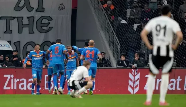 "Beşiktaş, Göztepe'ye 3-1 Mağlup Olup Ziraat Türkiye Kupası'ndan Elendi"