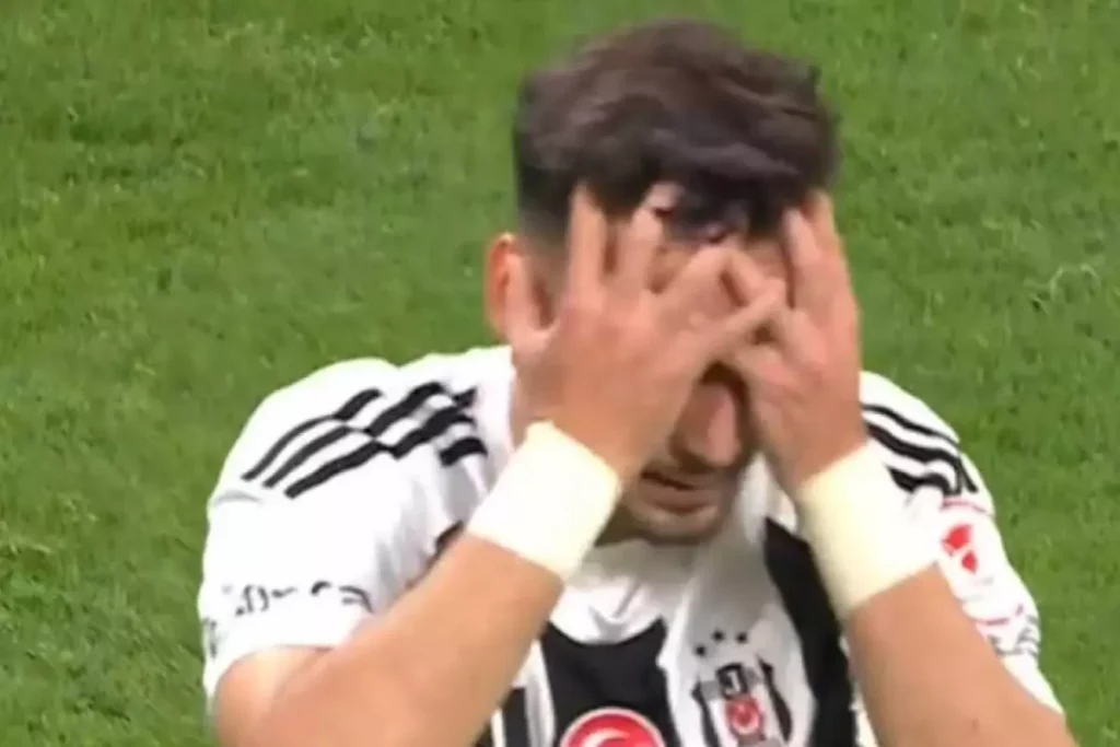 Hakem Kararını Anında Verdi! Beşiktaş 10 Kişiye Düştü
