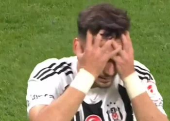 Hakem Kararını Anında Verdi! Beşiktaş 10 Kişiye Düştü