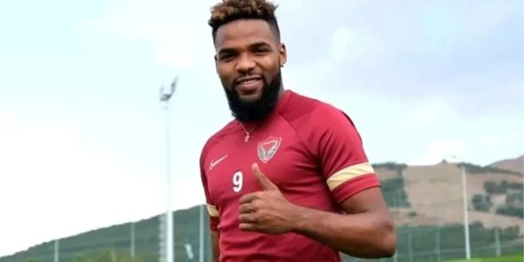 Futbolcu Aaron Boupendza 28 yaşında yaşamını yitirdi