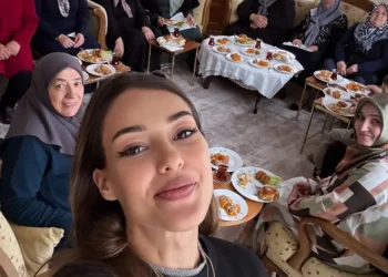 Dilan Çiçek Deniz, anneannesine yaptığı ziyareti paylaştı