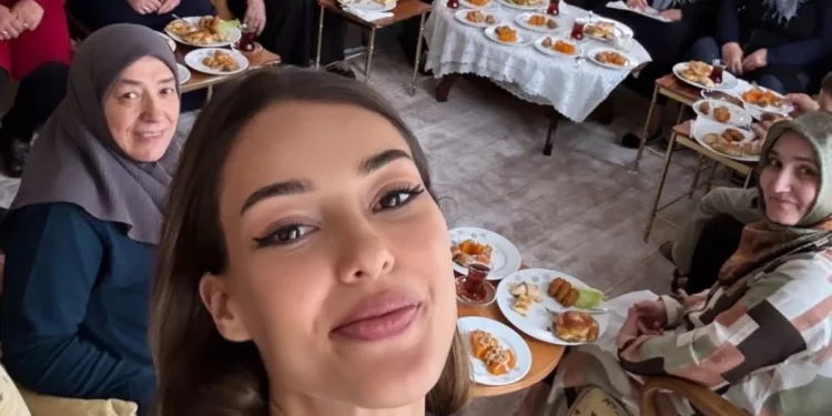 Dilan Çiçek Deniz, anneannesine yaptığı ziyareti paylaştı