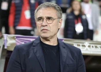 Ersun Yanal, Zorlu Bir Dönemden Geçiyor