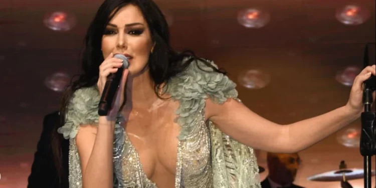 Petek Dinçöz, yeni imajıyla esmer oldu!