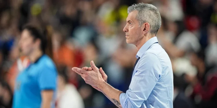 Fenerbahçe, Marco Fenoglio ile anlaşmazlık sonrası ayrıldı