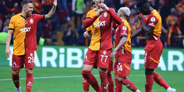 Galatasaray, son 30 sezonda liderken şampiyonluğu kaçırmadı