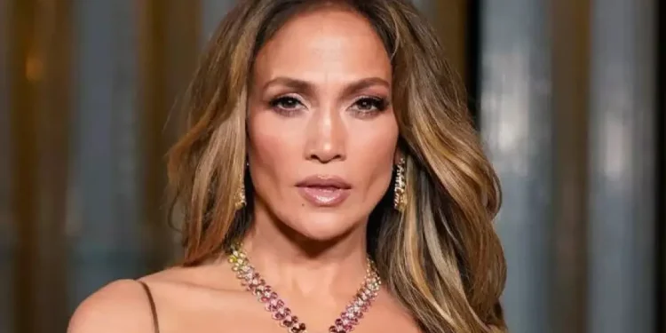 Jennifer Lopez Türkiye konserini bir ay erteledi
