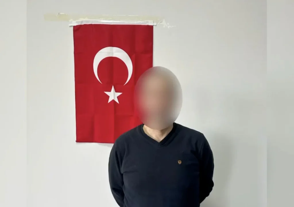 Kırmızı bültenle aranan 8 şahıs Türkiye'ye teslim edildi