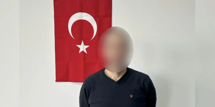 Kırmızı bültenle aranan 8 şahıs Türkiye'ye teslim edildi