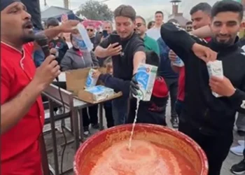Adana'da ünlü dönerciye ait karnaval standı kaldırıldı