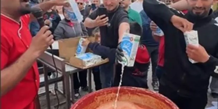 Adana'da ünlü dönerciye ait karnaval standı kaldırıldı