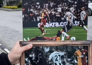 Rafa Silva'ya Ayın Golü ödülü, Davinson Sanchez hediyesi