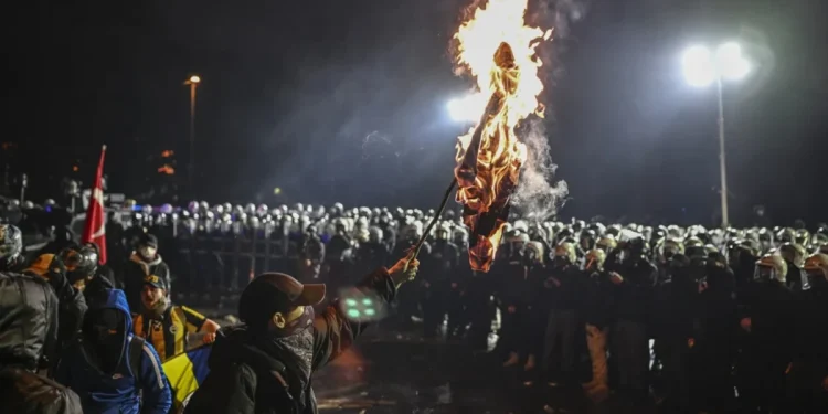 Saraçhane’deki izinsiz gösteri sonrası 102 kişi tahliye edildi
