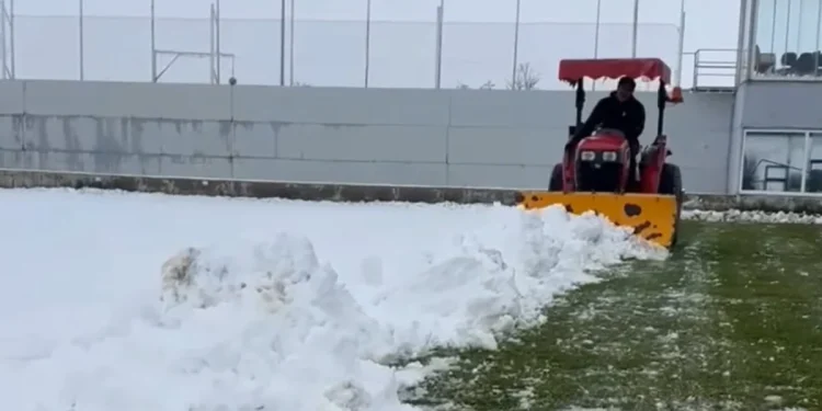 Sivas’ta Fenerbahçe maçı öncesi kar sürprizi!