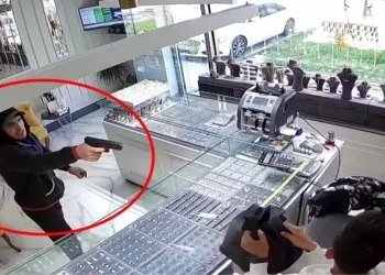 Bursa’da kuyumcuya silahlı soygun paniği yaşandı