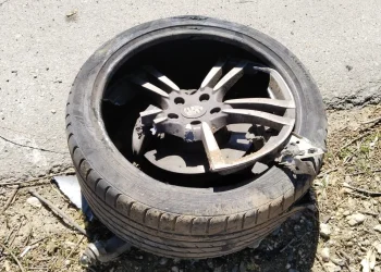 Mersin'de takla atan araçtan sürücü yara almadan kurtuldu