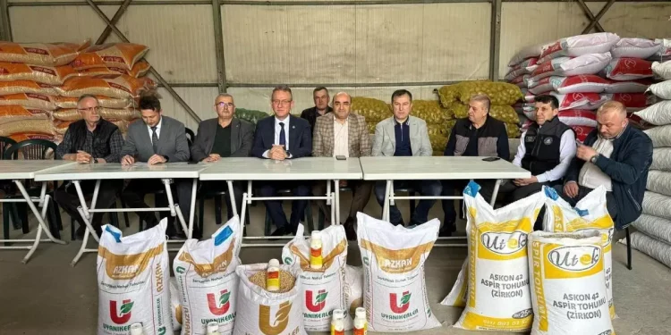 Tavşanlı'da Çiftçilere Nohut ve Aspir Tohumu Desteği Sağlandı