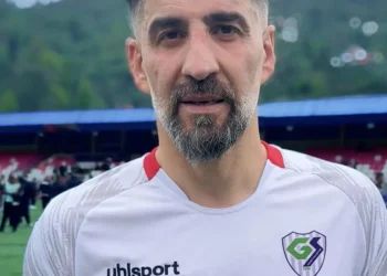 Emirhan Topçu'nun babası 45 yaşında şampiyon oldu