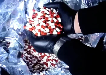 İstanbul ve Diyarbakır'da 7 milyon hap ele geçirildi