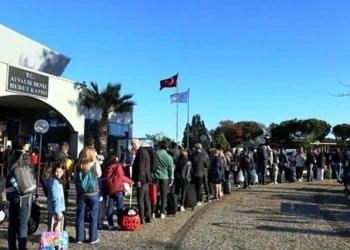 Yunan Adaları Tatiline Hazırlık Başladı: Feribot Seferleri ve Kapıda Vize Ücretleri Açıklandı