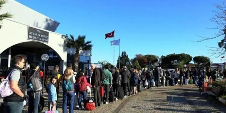 Yunan Adaları Tatiline Hazırlık Başladı: Feribot Seferleri ve Kapıda Vize Ücretleri Açıklandı