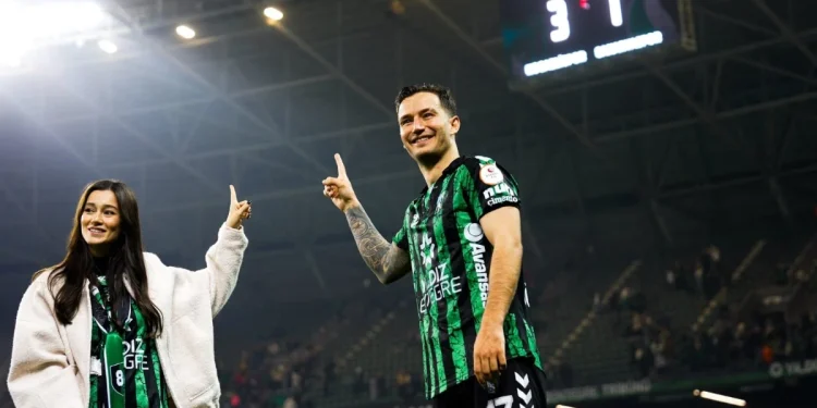 Kocaelispor'lu Oğulcan Çağlayan, Takımın Yenilgileri İçin Taraftardan Özür Diledi