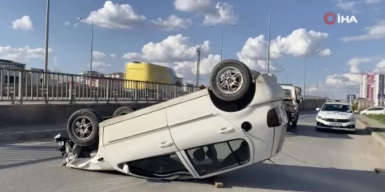 Sivas'ta Otomobilin Devrildiği Kazada 3 Kişi Yaralandı