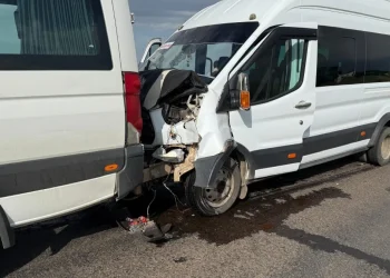 "Şanlıurfa’da Öğretmen Minibüsleri Çarpıştı"