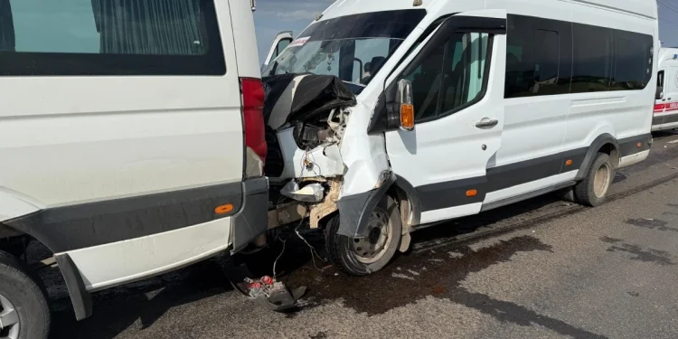 "Şanlıurfa’da Öğretmen Minibüsleri Çarpıştı"
