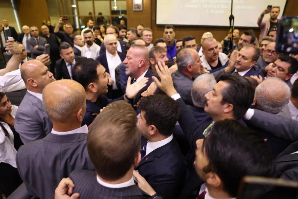 Bursa Belediye Meclisi'nde Gerilim Tırmandı: Kavga