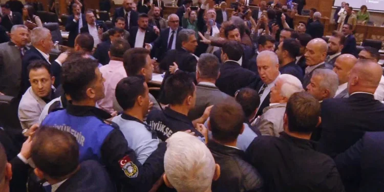 Bursa Belediye Meclisi'nde Gerilim Tırmandı: Kavga