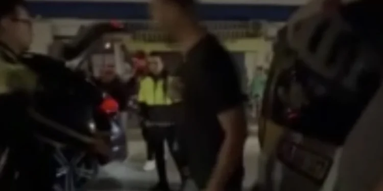 "İzmir'de Alkollü Sürücü 'Beni Döv' Yalvardı"