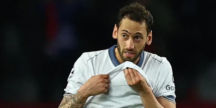 Çalhanoğlu'ndan Taraftara Destek Mesajı