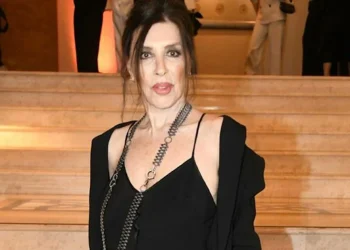 Nebahat Çehre'nin zarif davet stili büyüledi