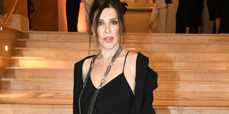 Nebahat Çehre'nin zarif davet stili büyüledi