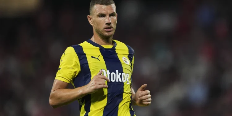 Edin Dzeko, Fenerbahçe'ye Veda Etmeye Hazırlanıyor