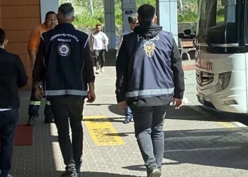 Göçmen kaçakçılarına operasyon: 509 kişi yakalandı