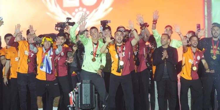 Galatasaray 8 Günde 300 Milyon TL Gelir Elde Etti