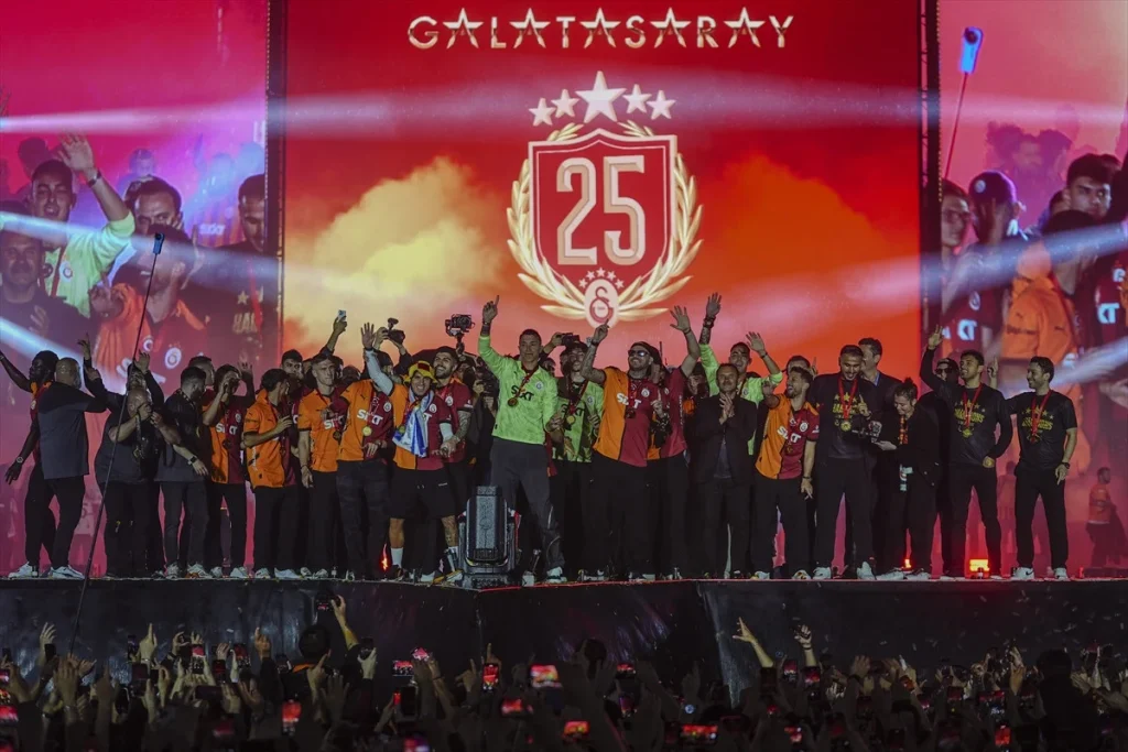Galatasaray 8 Günde 300 Milyon TL Gelir Elde Etti