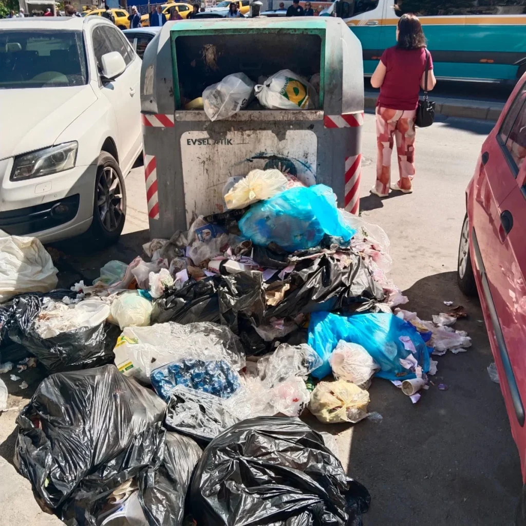 İzmir'de Çöp Krizi Sürüyor: Soruna Çözüm Nerede?