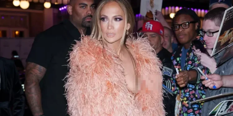 Jennifer Lopez'in montu kaydı, frikik kazası yaşadı