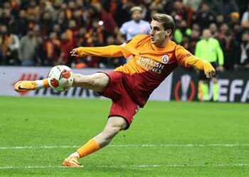 Kerem Aktürkoğlu: Eşimle mutlu yıllar diliyorum!