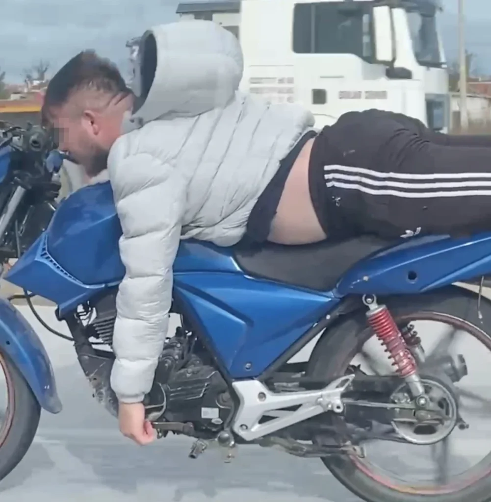 Tekirdağ'da motosikletle yüzüstü sürüş yapan kişi yakalandı