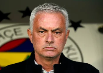 Fenerbahçe Mourinho ile yola devam kararı aldı