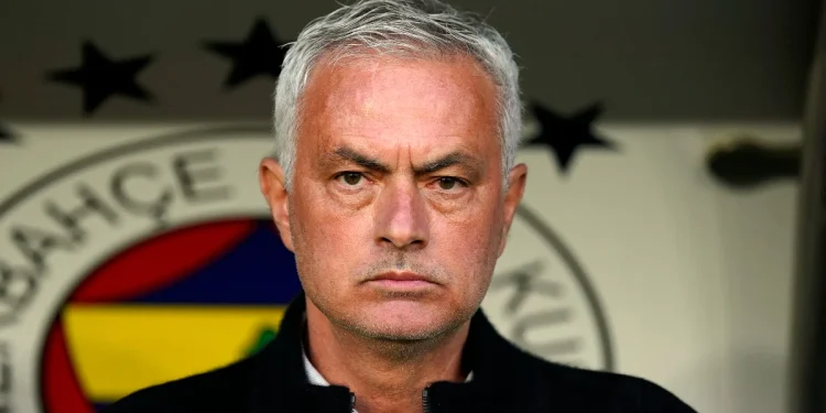 Fenerbahçe Mourinho ile yola devam kararı aldı