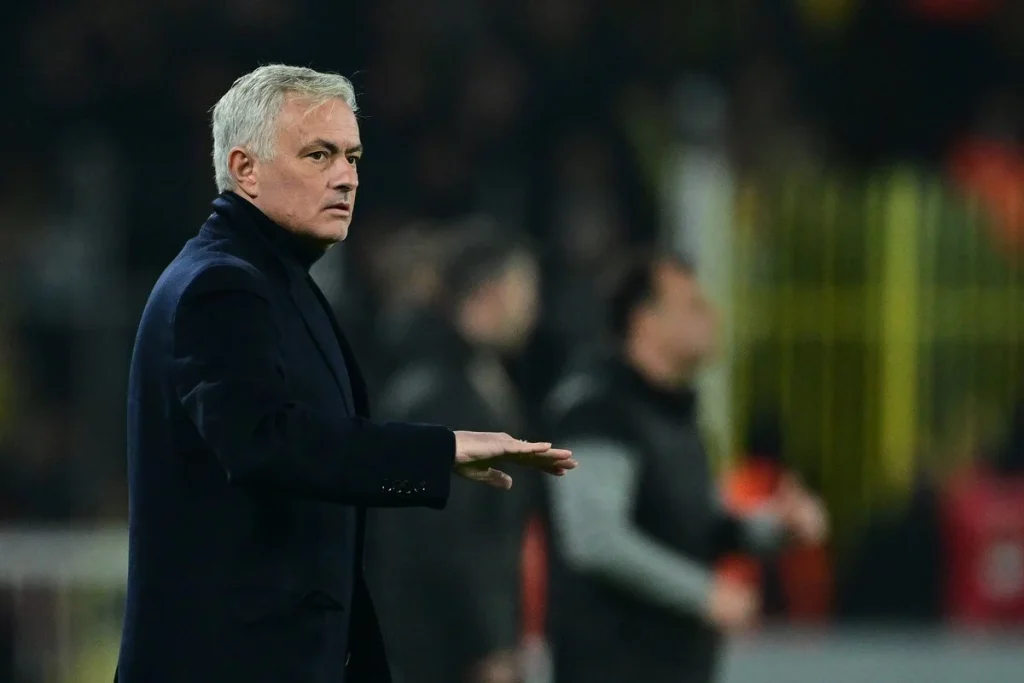 Fenerbahçe Mourinho ile yola devam kararı aldı