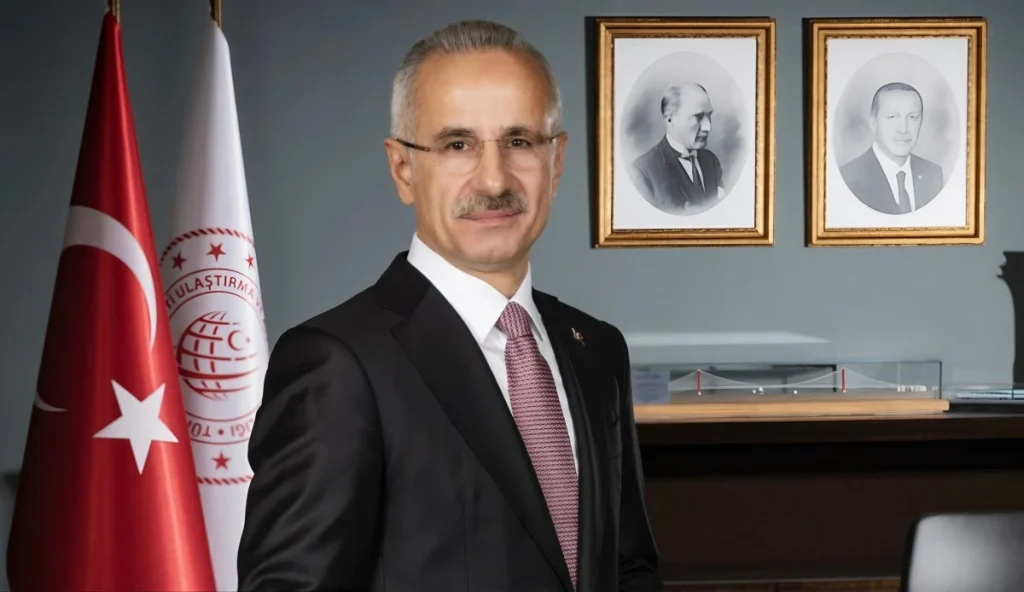 Abdulkadir Uraloğlu: Sosyal Medyada Günde 2 Saat 43 Dakika