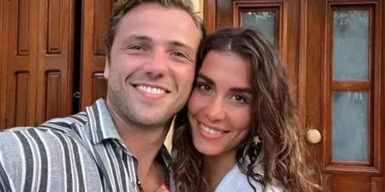 Tolga Sarıtaş ve Zeynep Mayruk erkek bebek bekliyor